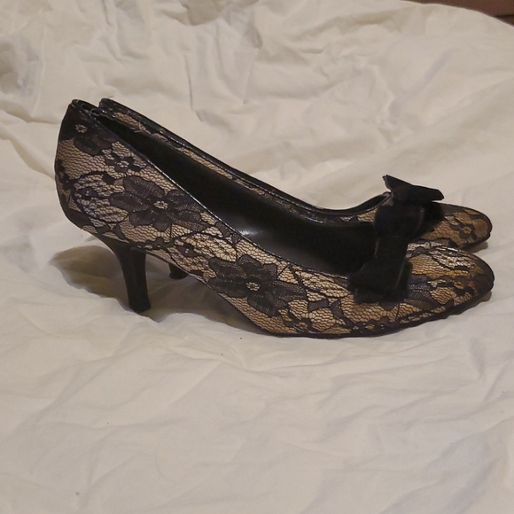 Lace kitten heels - Picture 2 of 2